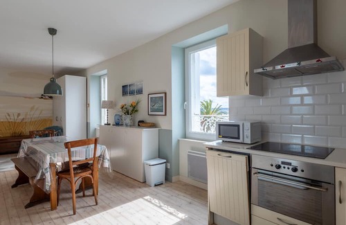 Locquirec Apartment | Apartment 'De Charme' with Sea View