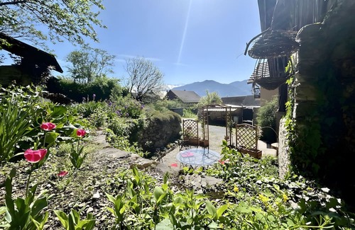 Saint-Pierre-d'Albigny House | At the Foot of the Castle - Parking, WiFi, Garden - Savoie College