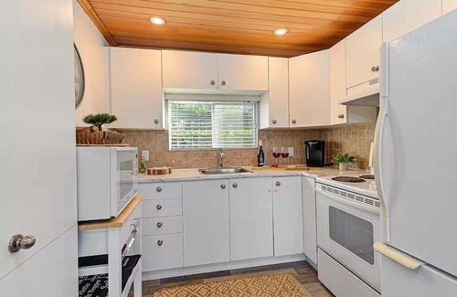 Saint-Damien House | Waterfront with Spa and Lake Access