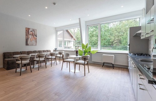 Municipality of Tilburg Apartment | Study hard, relax harder. Stay near University Tilburg and enjoy fresh air and greenery right outside. Great value, shared facilities, and a peaceful vibe — ideal for student life.