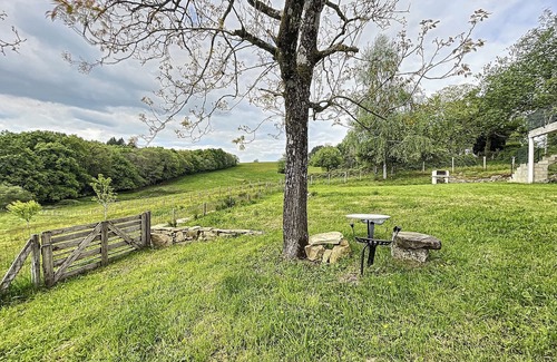 Beynat Cottage | Authentic Cottage, Peaceful with Private Terrace, Private Garden and Wi-Fi