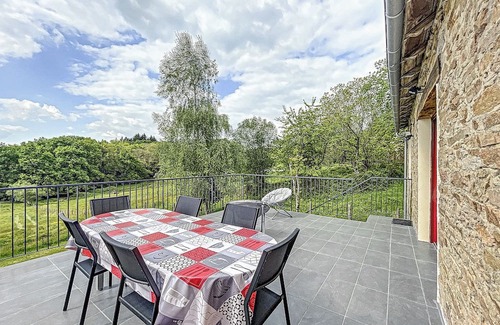 Beynat Cottage | Authentic Cottage, Peaceful with Private Terrace, Private Garden and Wi-Fi
