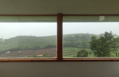 Ithalar Villa | Casa de Amor – Lakeside Escape with Hills, Privacy & Serenity