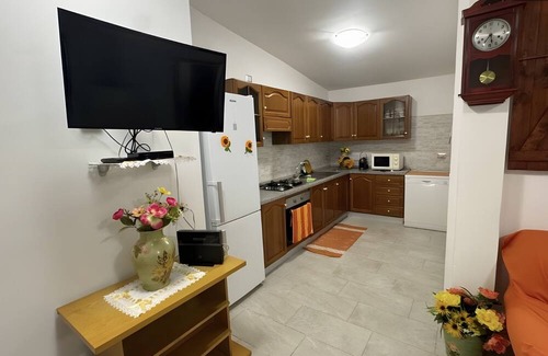 Chia House | Holiday Home 'Chia, 5 Rooms for 12 People' with Mountain View, Wi-Fi and Air Conditioning