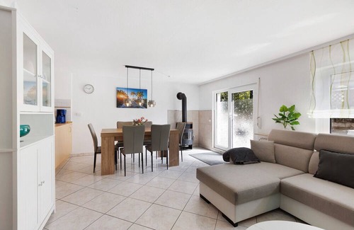 Gaienhofen Apartment | Apartment 'Zeller' with Private Terrace and Wi-Fi