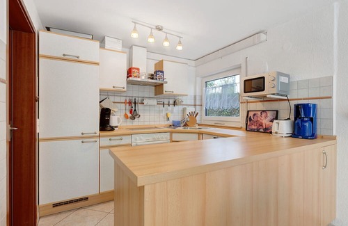 Gaienhofen Apartment | Apartment 'Zeller' with Private Terrace and Wi-Fi