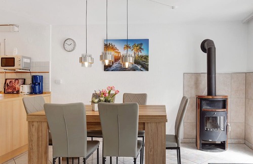 Gaienhofen Apartment | Apartment 'Zeller' with Private Terrace and Wi-Fi