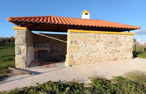 Idanha-a-Nova Apartment | Country House Das Oliveiras with Private Terrace, Shared Garden and Air Conditioning