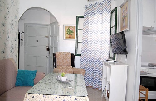 Nervion Apartment | Apartment on 3rd floor, in commercial and leisure area. Good location.