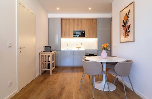 Leca da Palmeira Apartment | Sleek and Modern Flat w/Private Garage by HostWise