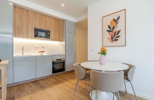 Leca da Palmeira Apartment | Sleek and Modern Flat w/Private Garage by HostWise