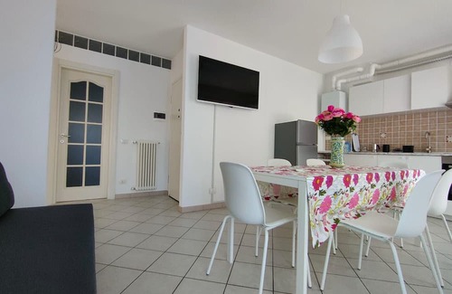 San Fermo della Battaglia House | Holiday Home 'Martina' with Private Terrace, Wi-Fi and Air Conditioning