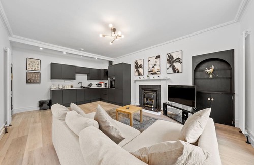 Hawick Apartment | Comfortable 4 Bedroom Apartment - Hawick