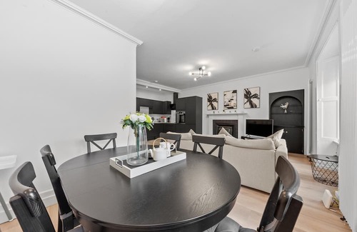 Hawick Apartment | Comfortable 4 Bedroom Apartment - Hawick