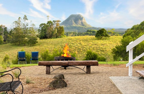 Pinbarren House | The Lodge at Pinbarren with Mountain Views & Pool