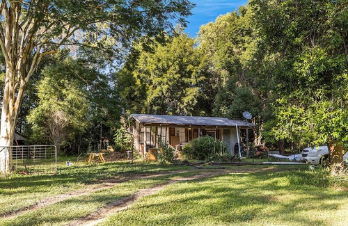 Pinbarren Cottage | Shadowed by both Mt Cooroora and Pinbarren Mountain