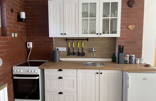 Branzez House | Wonderful private villa for 6 people with WIFI, balcony, pets allowed and parking