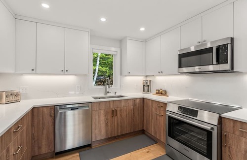Grantham Ski Chalet | Luxury retreat in Eastman community near mount Sunapee, Dartmouth College.