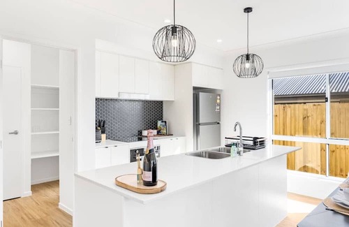Greenbank House | Convenient Brandnew 4 Beds House, 5 mins to mall