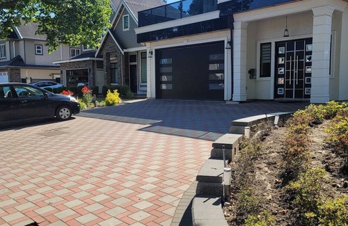 Surrey Newton House | Spacious home for you and your family. 4 bedrooms and 4 bathrooms in the city.