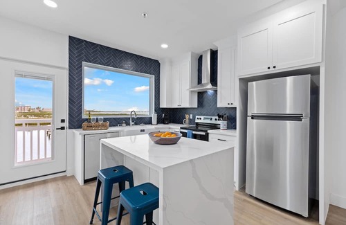 South Padre Island Condo | Luxury Mid Rise Condo with Amazing View 1 King Bed High End Water Front South Padre Island