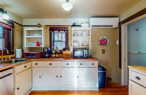 Old Bend House | Charming Bungalow in Walkable Old Bend