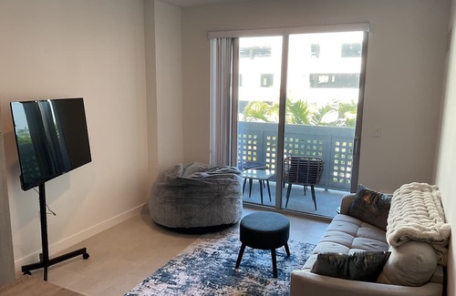 Northeast Miami Apartment | Chic 1-bedroom apartment with WiFi, AC in vibrant Miami