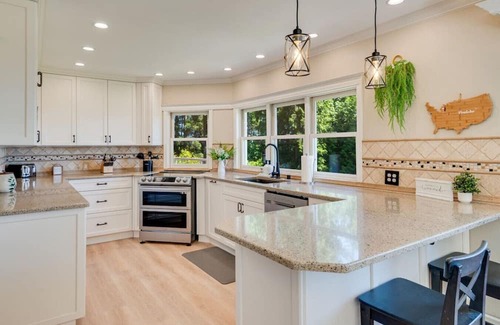 Poulsbo House | Evergreen View Retreat Sleeping up to 16