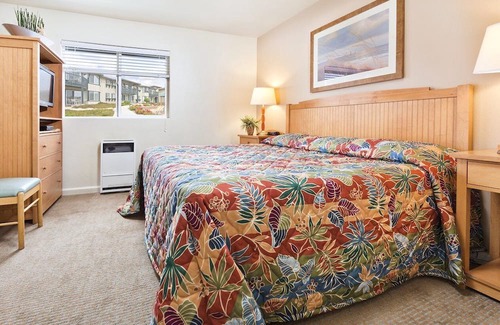 Marina Resort | Charming 2BDRM, Fireplace, W/D, SPA, Pool, hot tub, on OCEAN with beach access