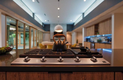 Edinburg House | The Ultimate Retreat Home