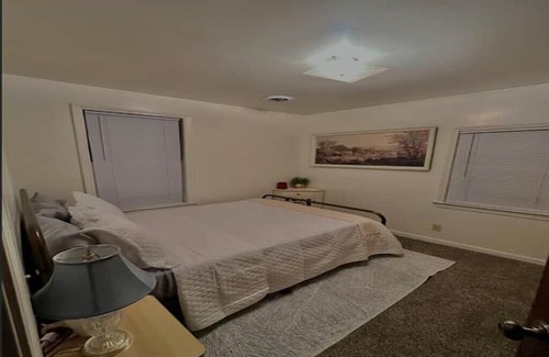 Lansing House | Cozy Clean Convenient Casita