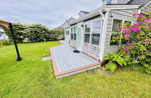 Kenyon House | Serene Fully Remodeled Waterfront Cottage with Brand New Dock & Great Views!