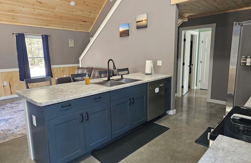 Owls Head Cabin | Private 2-bedroom cabin with WiFi in Owls Head