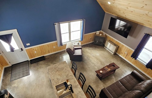 Owls Head Cabin | Private 2-bedroom cabin with WiFi in Owls Head