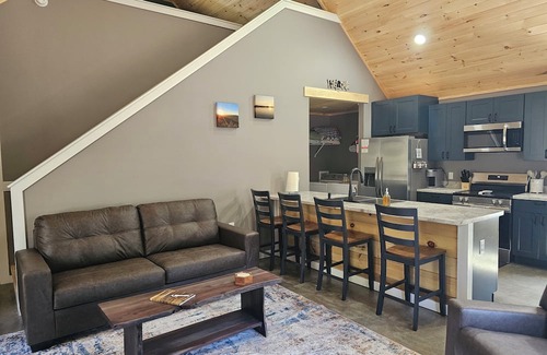 Owls Head Cabin | Private 2-bedroom cabin with WiFi in Owls Head