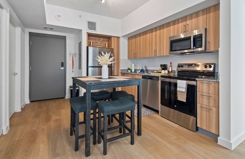 Addicks Apartment | "GuestReady Cozy Retreat: Relax in Style"