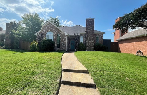 Rowlett House | Quiet guest room with WiFi, weightroom, and outdoor area.