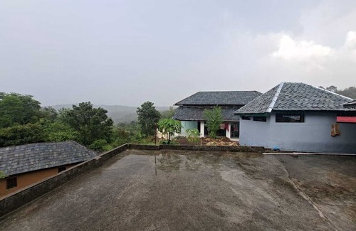Chintpurni Bed & Breakfast | The Thanedar Sahib -100+ year-old, 4-bedroom Himachali-style homestay