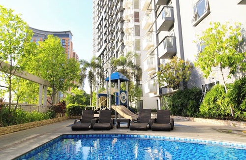 Socorro Apartment | Cozy & Modern 2BR unit with Balcony in Manhattan Cubao - Cylo's Place