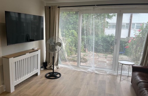 Selhurst House | Your perfect Croydon base- Newly renovated, Ultra convenient 2 bedroom house