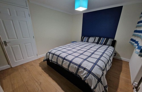 Slough Apartment | SnoozeDen Chalvey | Double Room