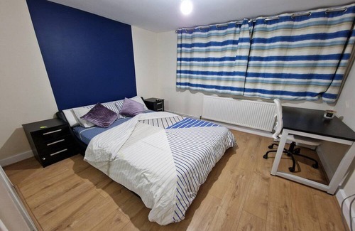 Slough Apartment | SnoozeDen Chalvey | Double Room