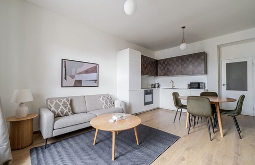 Vrsovice Apartment | Blueground | Prague 10, nr park & foodie area (PRG-18)