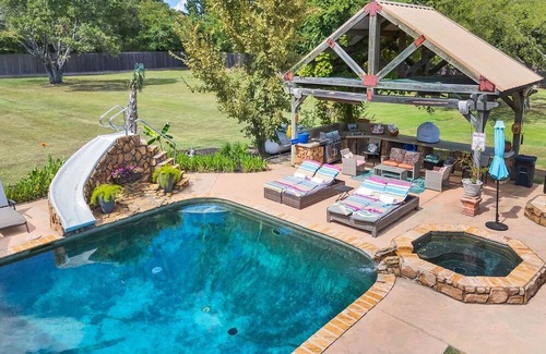 Canton Cottage | The Brickhouse - Modern Brick House Themed Cottage w/Access to Pool and Hot Tub