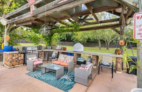 Canton Cottage | The Brickhouse - Modern Brick House Themed Cottage w/Access to Pool and Hot Tub