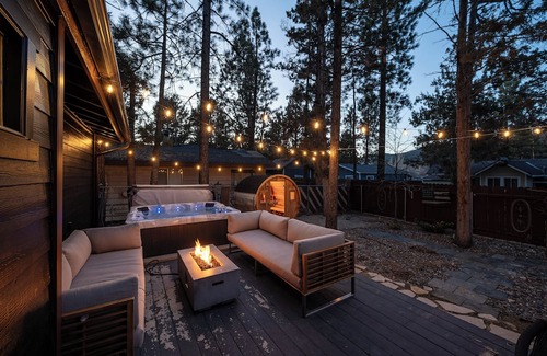Big Bear City House | The Alpine Oasis: Sauna, Jacuzzi, Game Room!