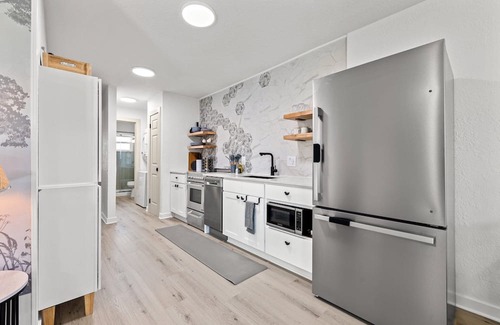 Old Southeast House | Charming 2-bedroom in lovely St. Pete.Fenced,DwntwnProximity,Close to Waterfront