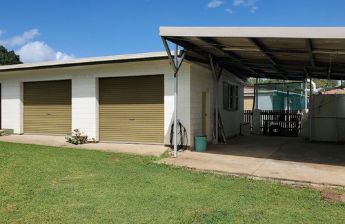 St Helens Beach House | Serene St Helens Beach affordable. Multi Families. Crabbing, fishing & relax.