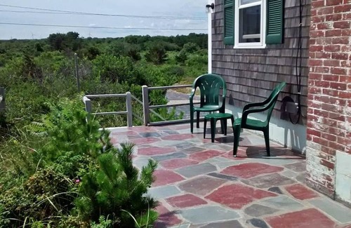 Sagamore Beach Cottage | Dog-friendly oceanfront 3-Bedroom Cottage with AC and Stunning Views