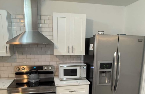 Garland House | 3-bedroom house in lovely Garland with WiFi, AC